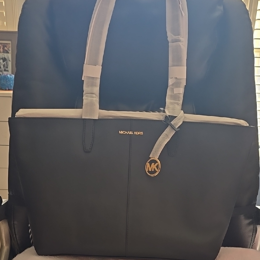 Michael Kors Elegant Black Tote